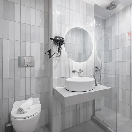 Esther Suites, Nilie Hospitality Mgmt 아파트호텔 3*