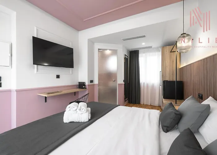 Ξενοδοχείο με διαμερίσματα Esther Suites, Nilie Hospitality Mgmt