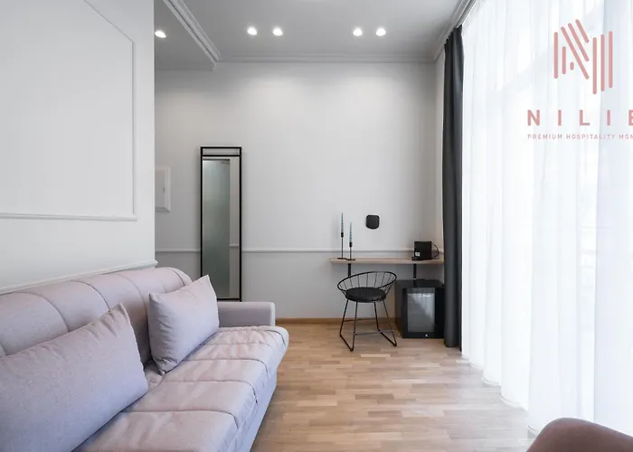 Esther Suites, Nilie Hospitality Mgmt アパートホテル